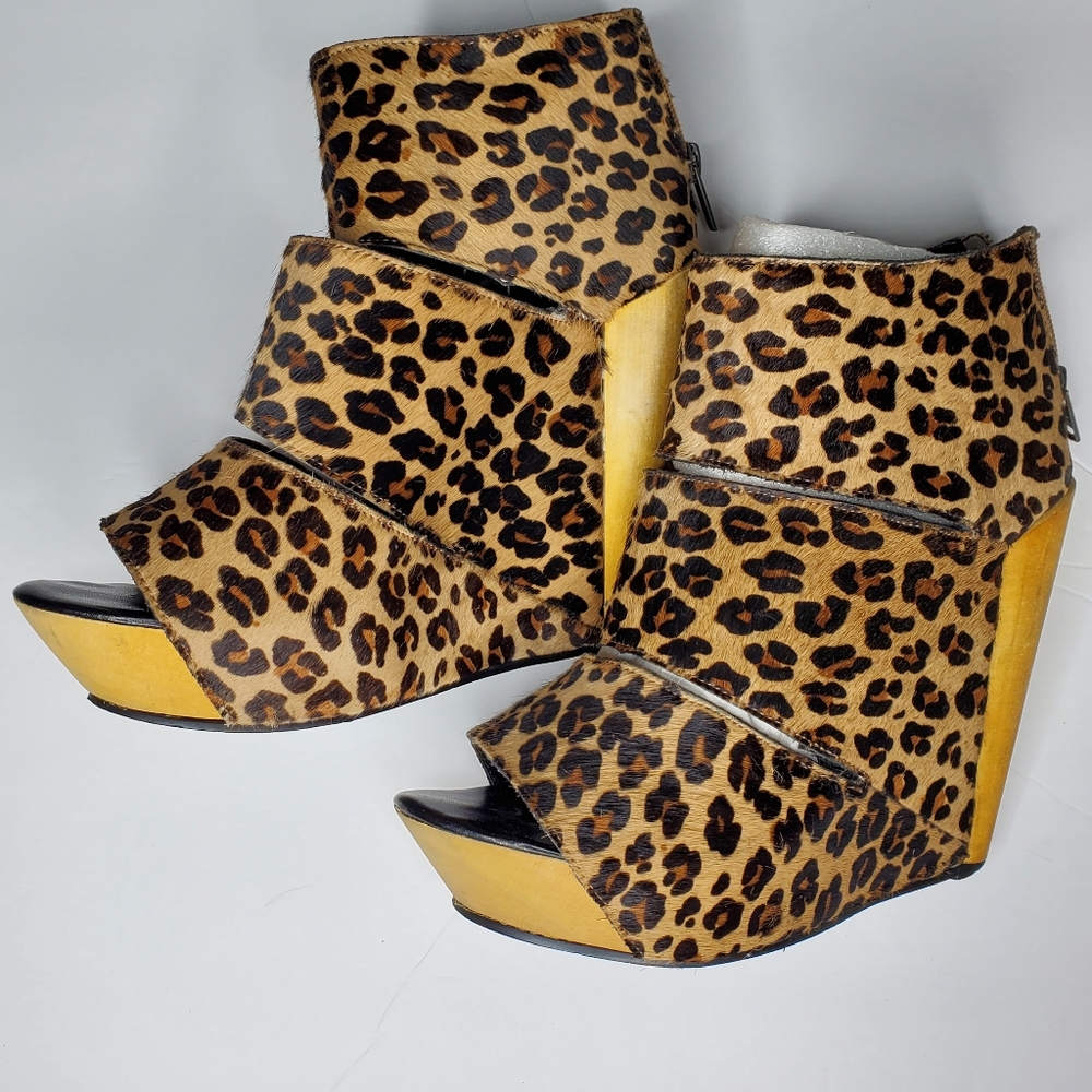 Messeca Coraline Wedge Sandal